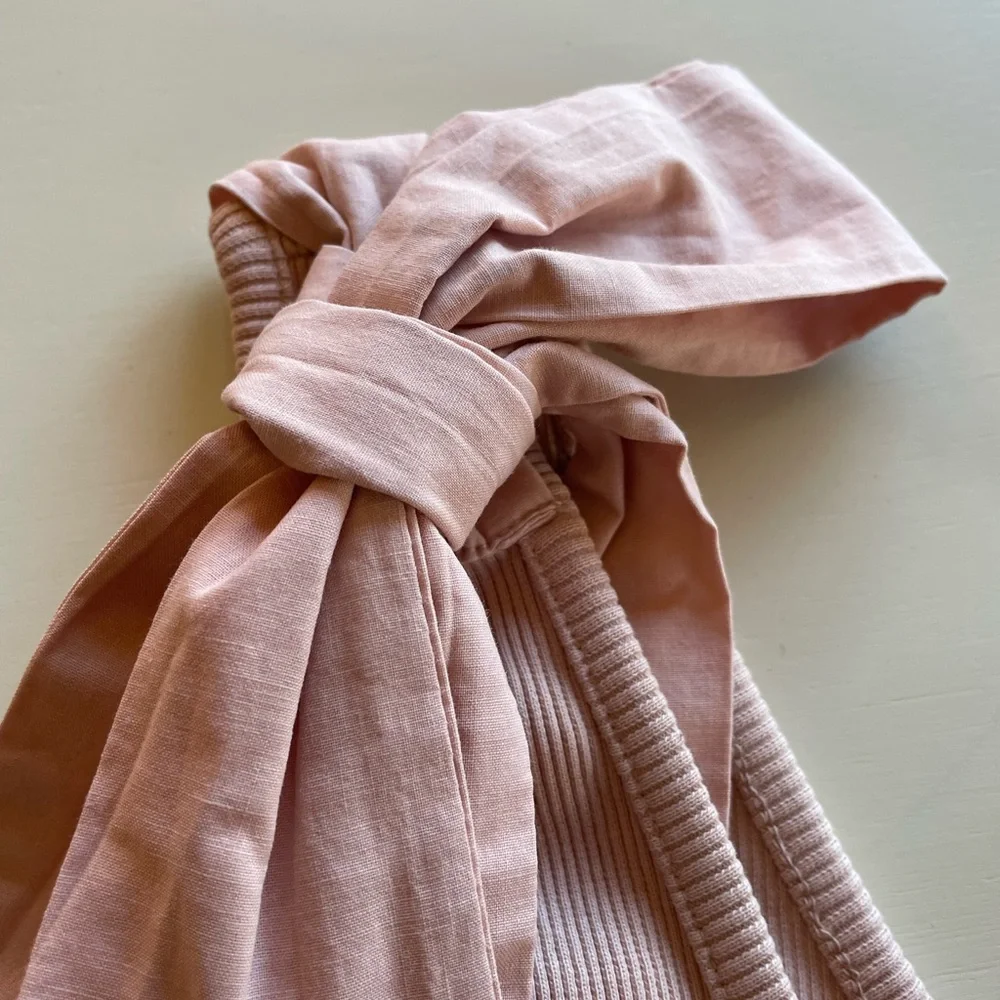 Pink Ribbed Top - Tag ripped out ? Says size S but I think M too. Cute bows 🩷 - Picture 2 of 6